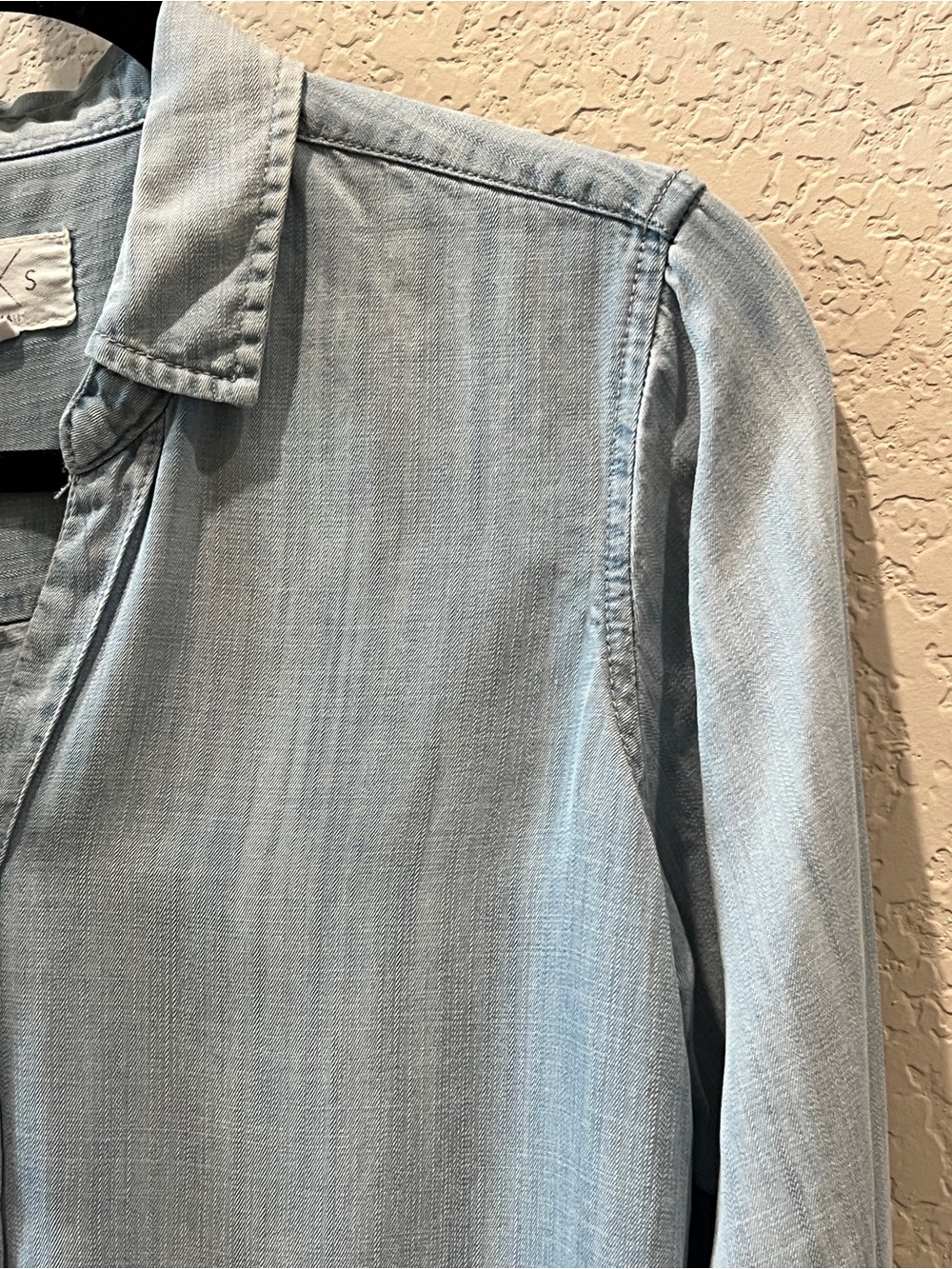 Thread & Supply Blue Chambray Button Up Tencel Denim Blouse Raw Hem Size XS - Picture 4 of 11